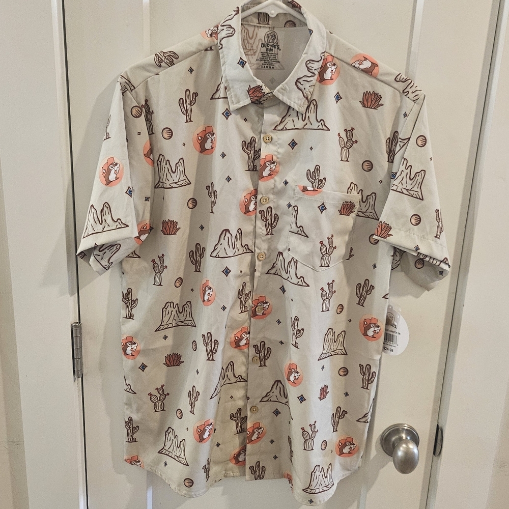 NWT Buc-ee's Desert Camper Short-Sleeve Hawaiian Shirt - Size Small